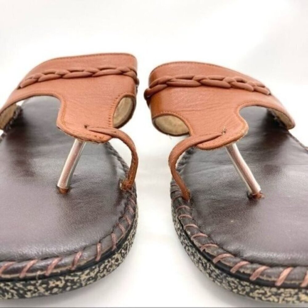 Mildred Women’s Padded Thong Sandals - Picture 9 of 16